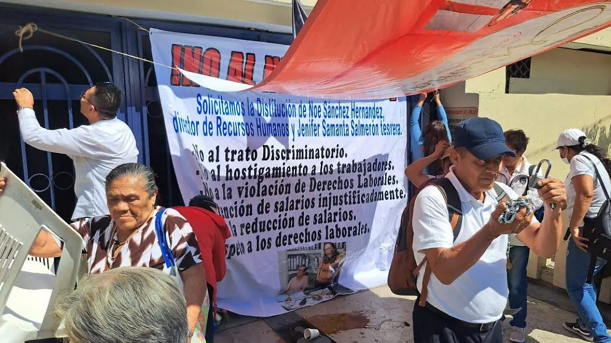 trabajadores liberan el ayuntamiento